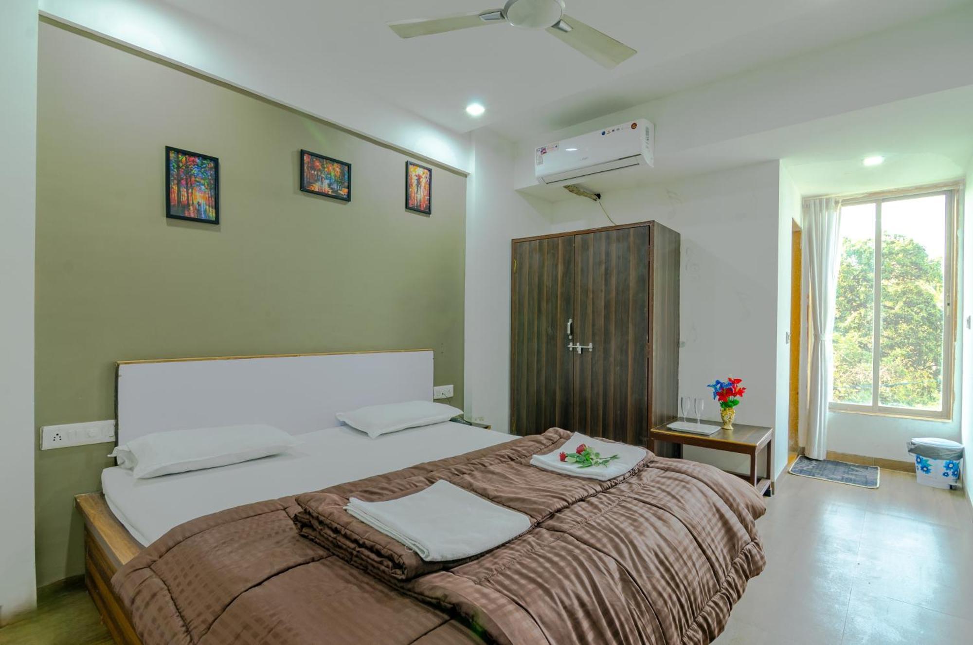 White House Beach Resort, Nagaon Екстер'єр фото