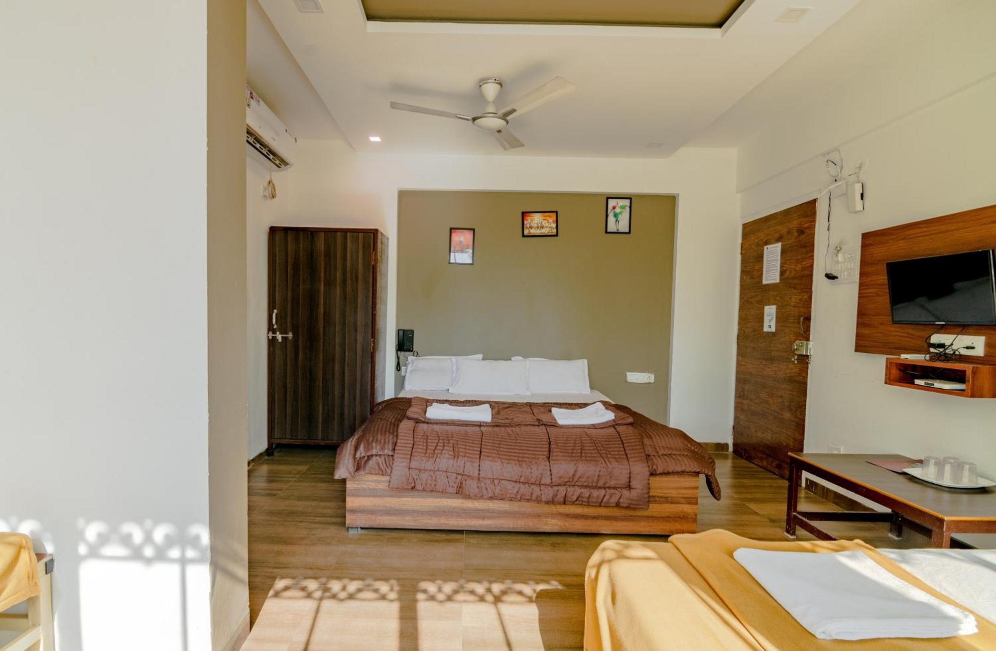 White House Beach Resort, Nagaon Екстер'єр фото