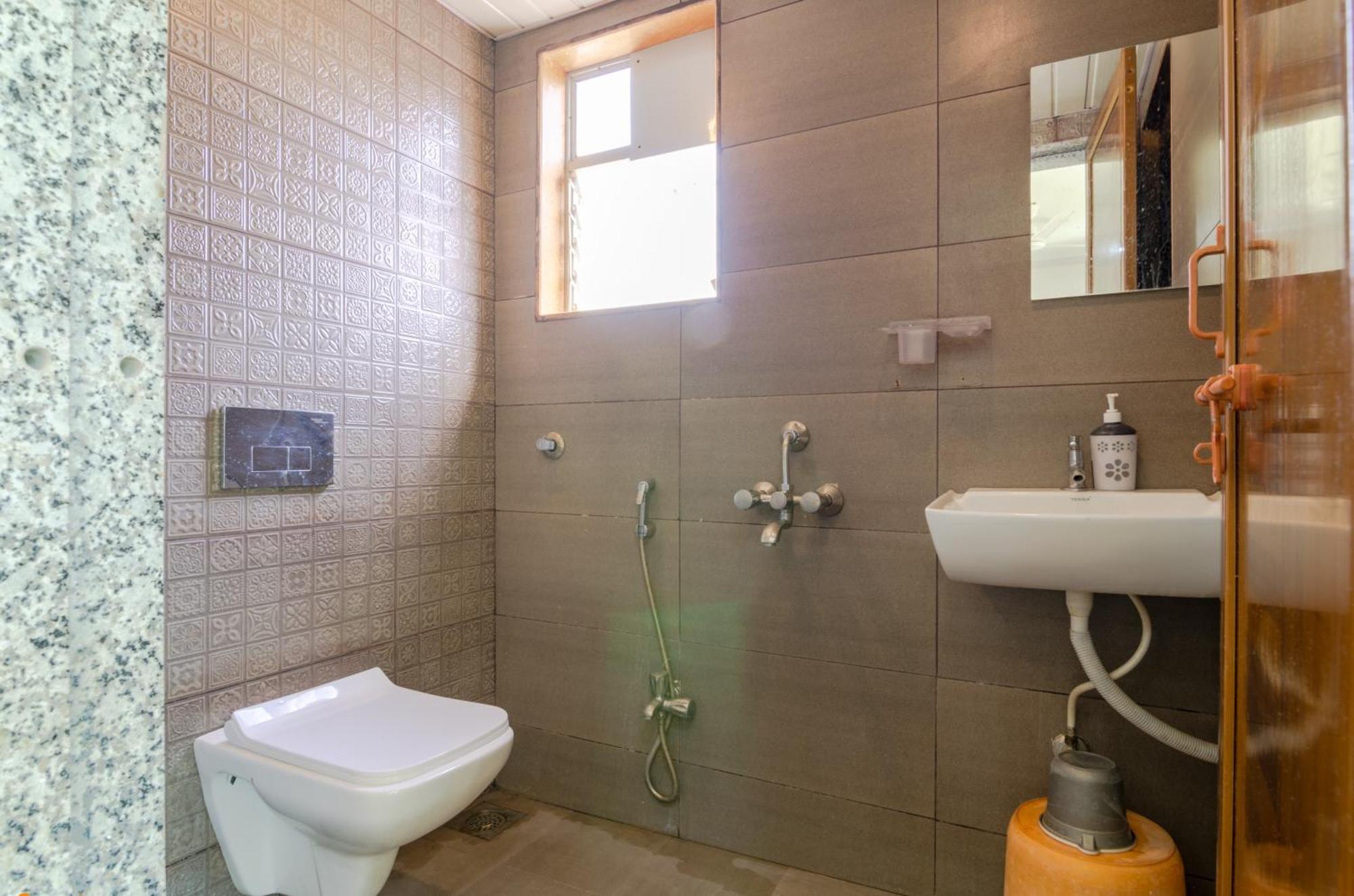 White House Beach Resort, Nagaon Екстер'єр фото