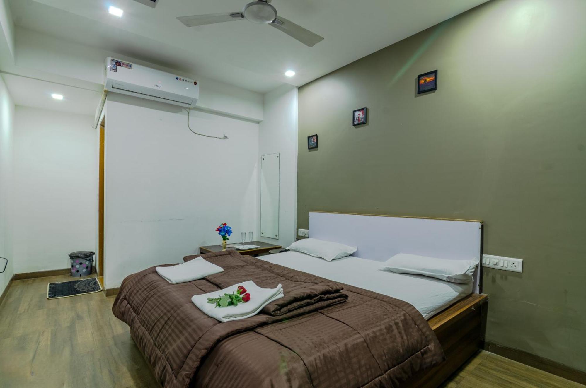 White House Beach Resort, Nagaon Екстер'єр фото