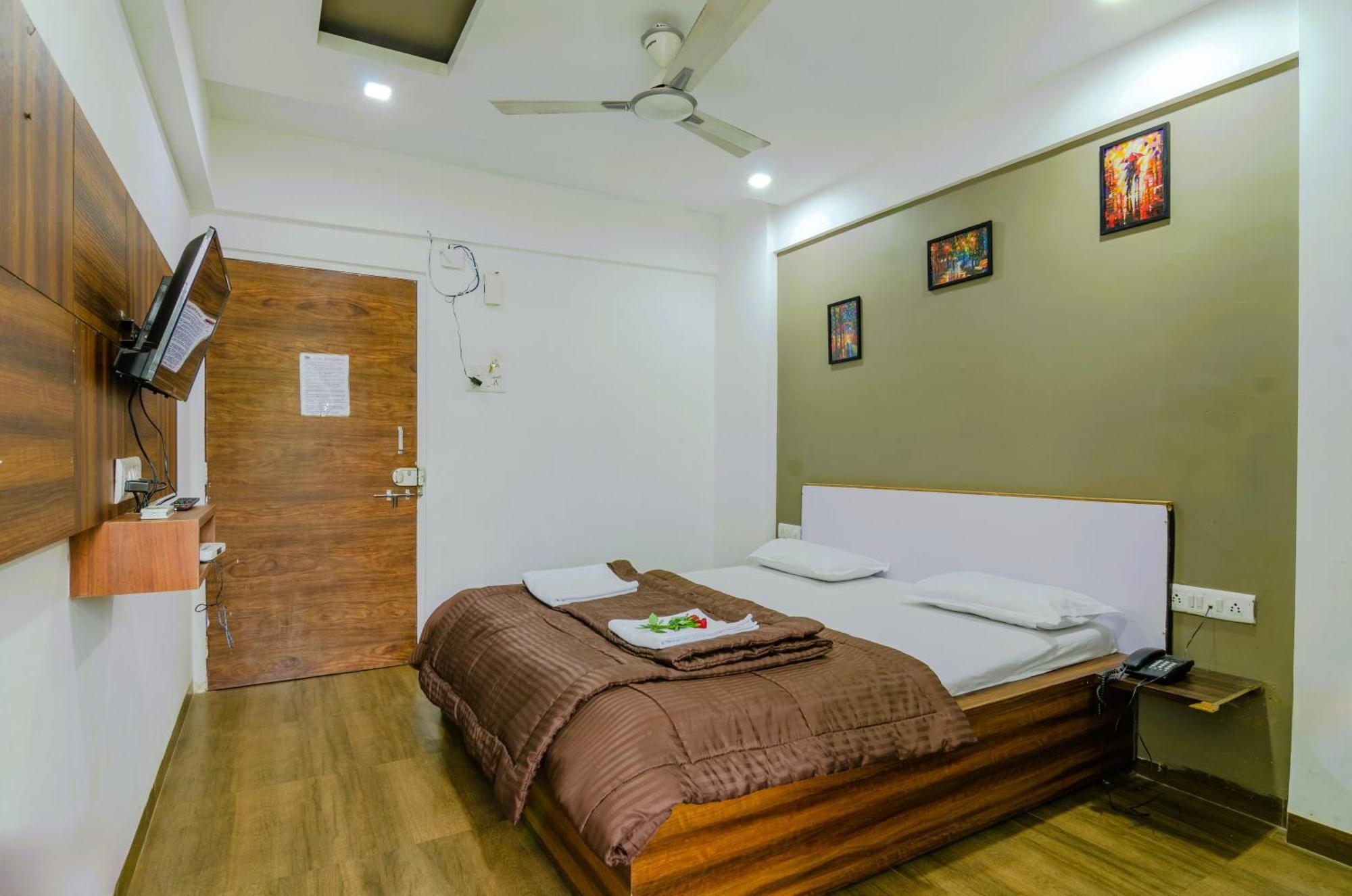 White House Beach Resort, Nagaon Екстер'єр фото