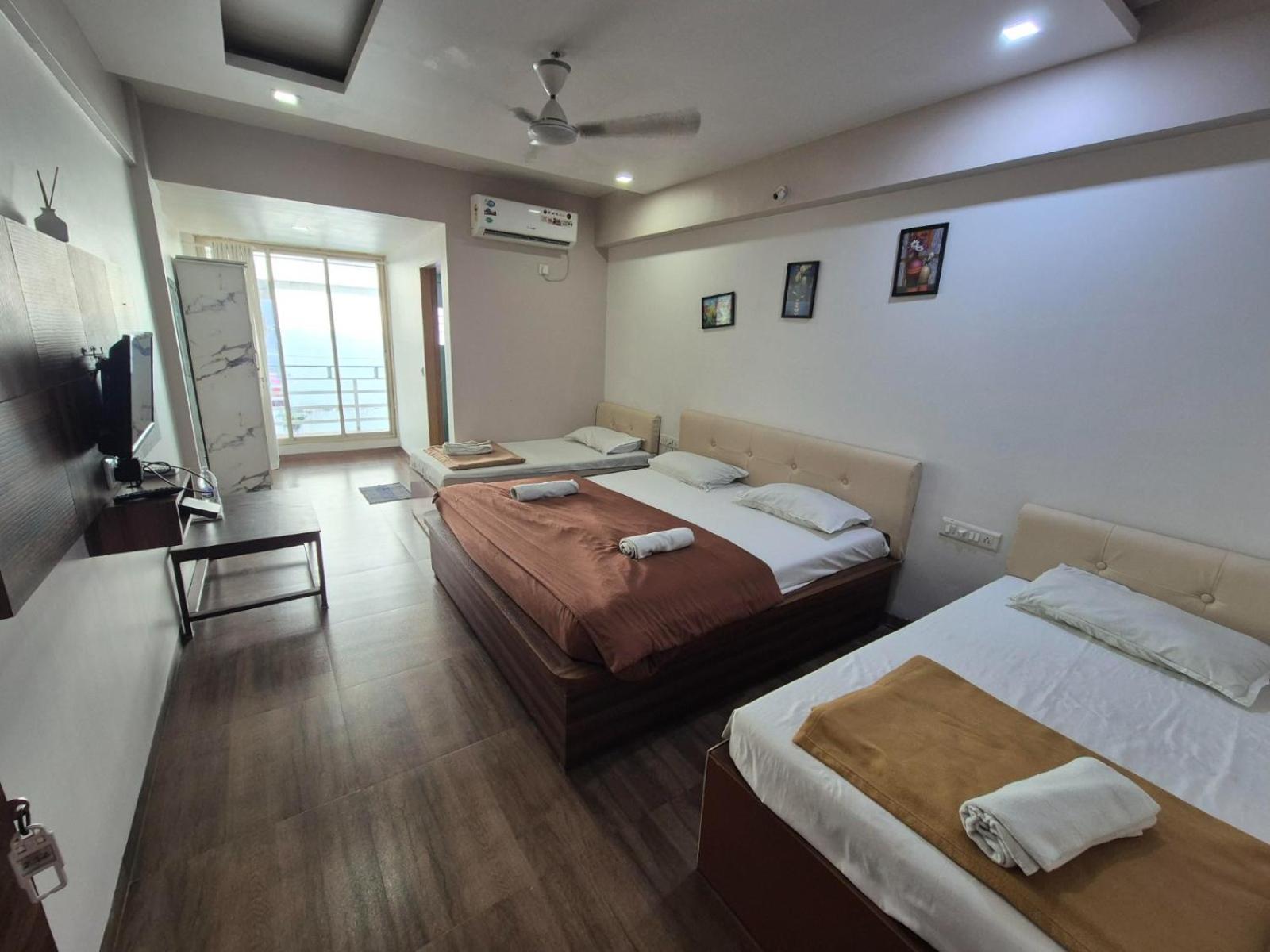 White House Beach Resort, Nagaon Екстер'єр фото