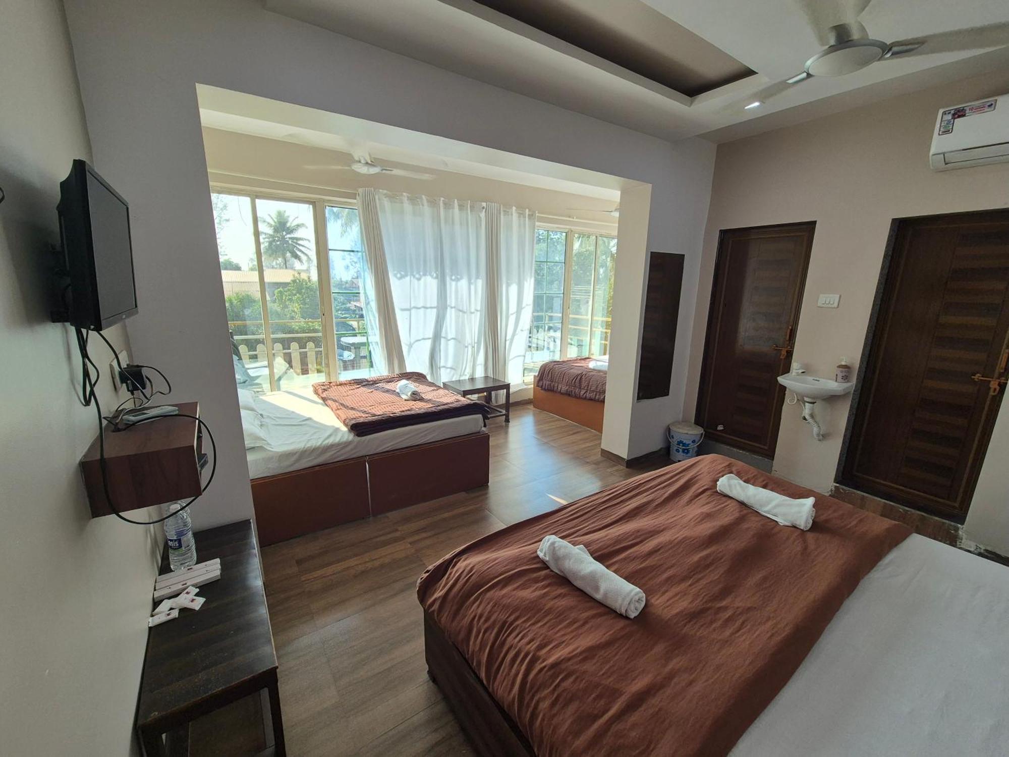 White House Beach Resort, Nagaon Екстер'єр фото