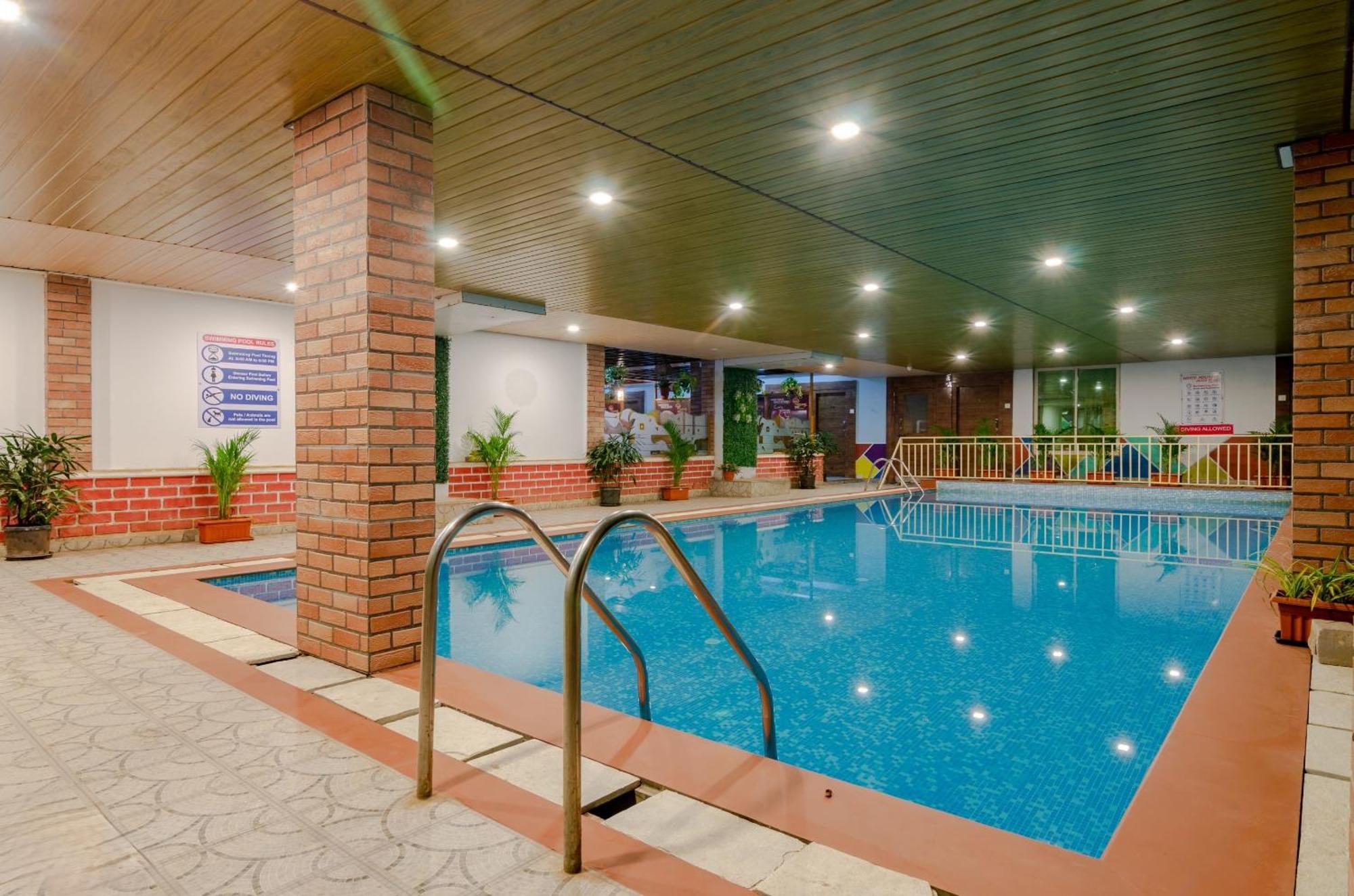 White House Beach Resort, Nagaon Екстер'єр фото