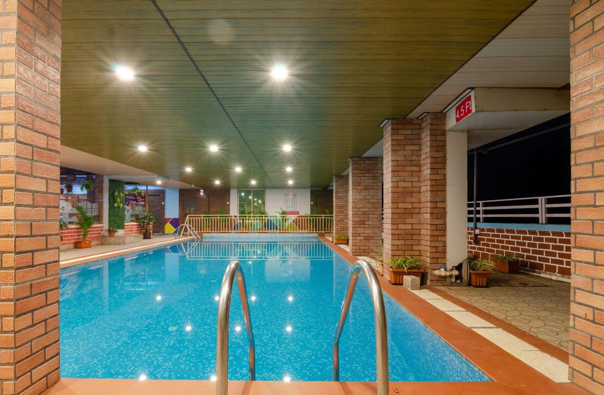 White House Beach Resort, Nagaon Екстер'єр фото