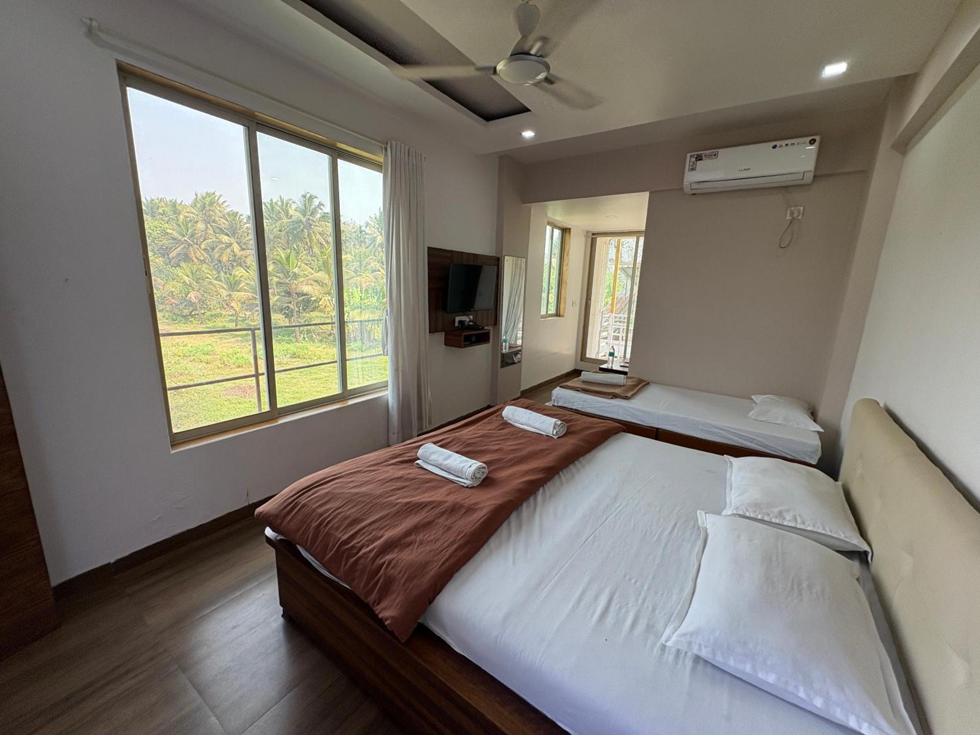 White House Beach Resort, Nagaon Екстер'єр фото