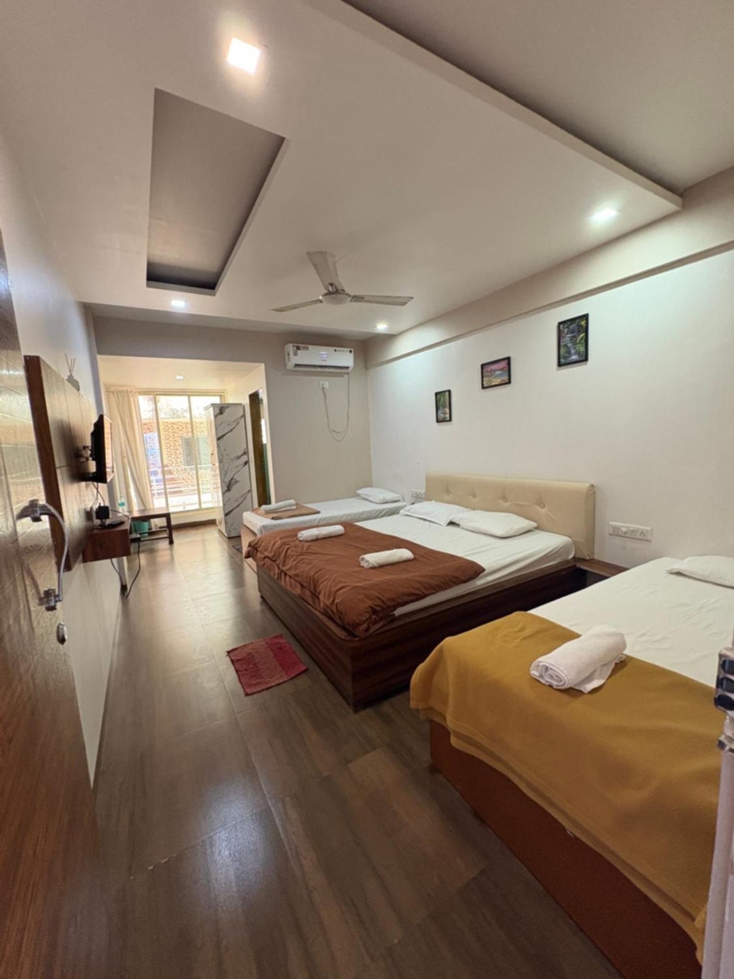 White House Beach Resort, Nagaon Екстер'єр фото